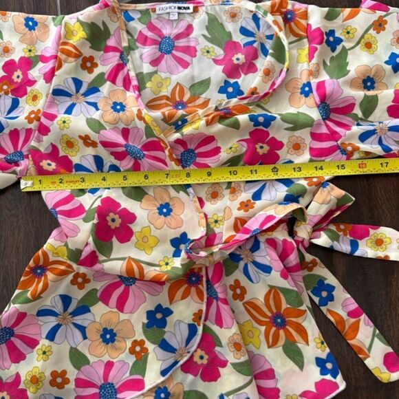 Fashion Nova wrap peplum style top - Picture 9 of 16